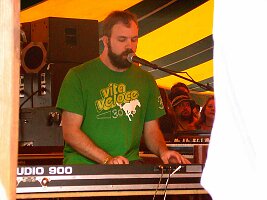 alta9-5-04tent (03)_DCE